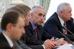 Ярославский. Справа от него - владелец химзавода "Стирол" Янковский. Фото пресс-службы президента